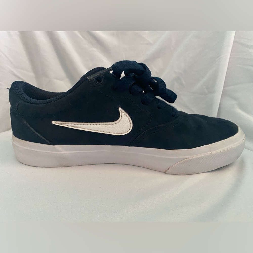 Nike unisex sb charge ct3112-400 size 4.5y